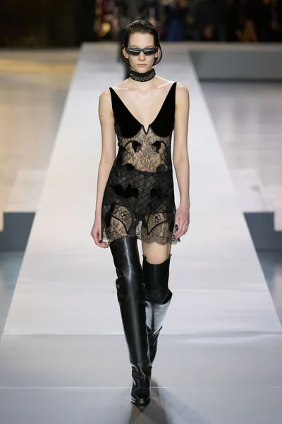 Look 27